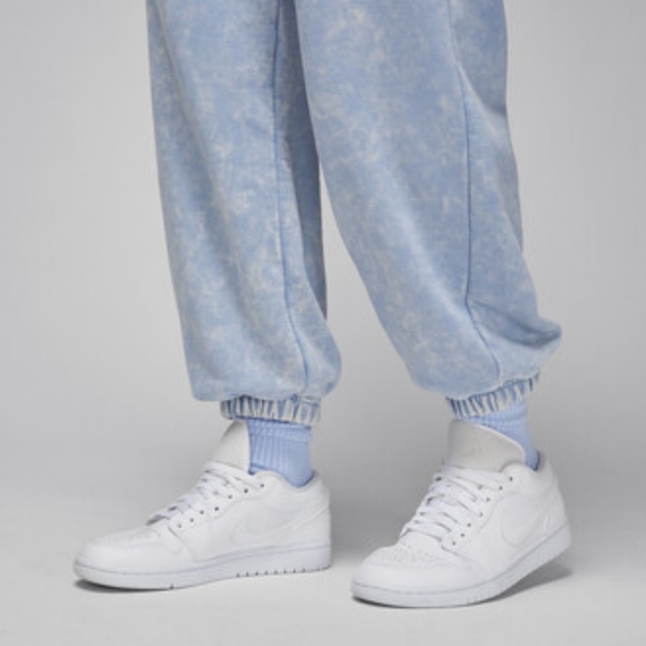 Women's Jordan Flight Fleece Washed Fleece Sweatpants - Picture 3 of 12